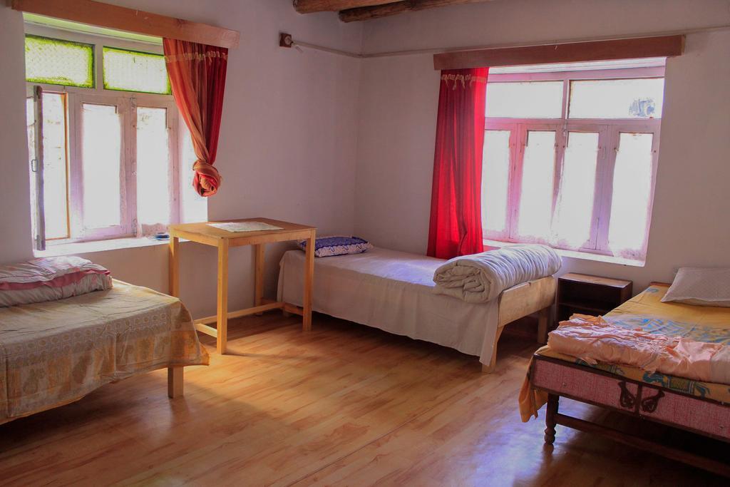 Tsetan Guest House Leh Exterior foto