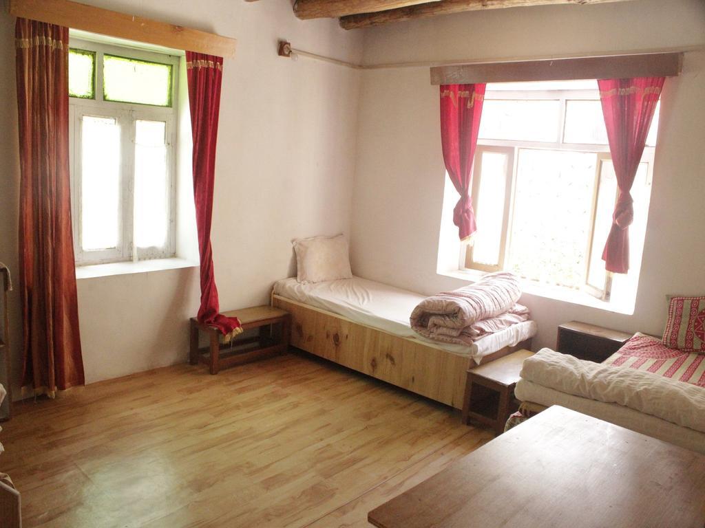 Tsetan Guest House Leh Exterior foto